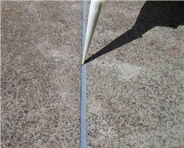 嘉格冷灌縫膠-無(wú)需加熱雙手即可完成水泥混凝土路面裂縫灌縫施工