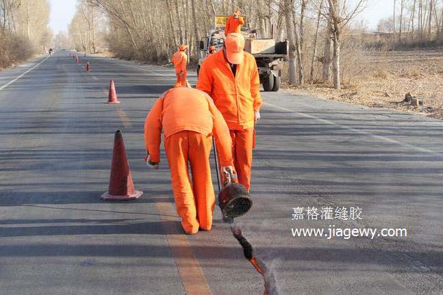 灌縫膠，村鎮(zhèn)道路裂縫修補(bǔ)